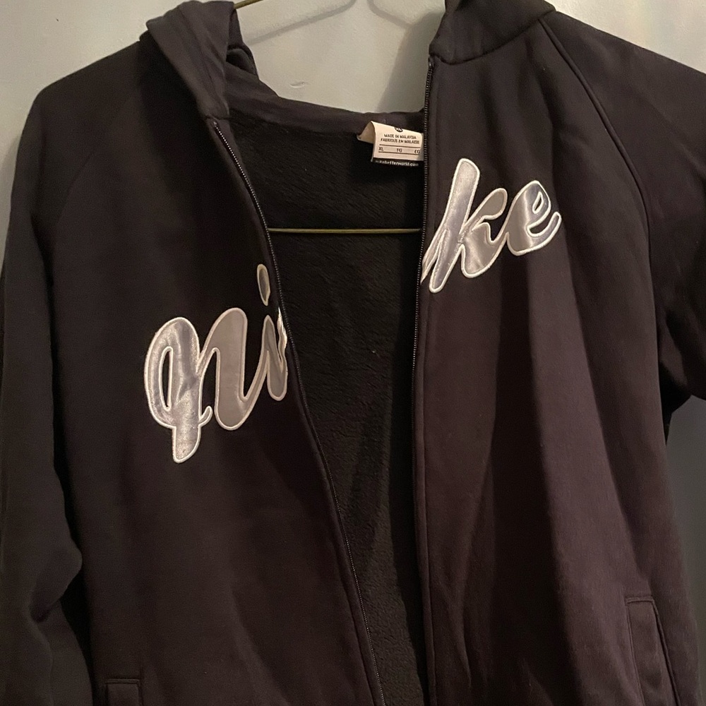 NIKE ACTIVEWEAR ATHLETIC WEAR SWEATER ZIP UP BLACK WHITE HOODIE GIRLS WOMEN